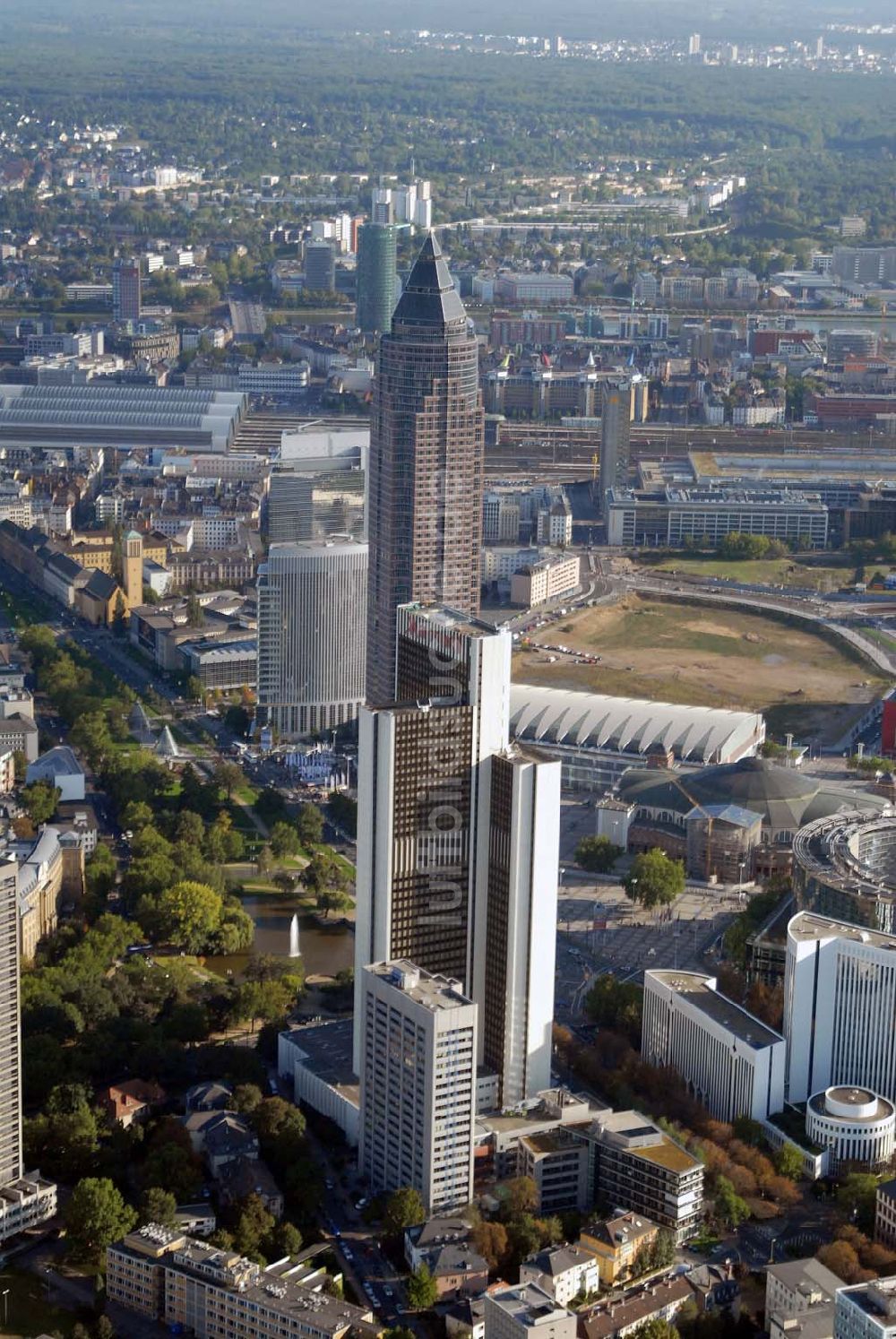 Frankfurt Am Main Aus Der Vogelperspektive Messeturm Und Marriott Hotel