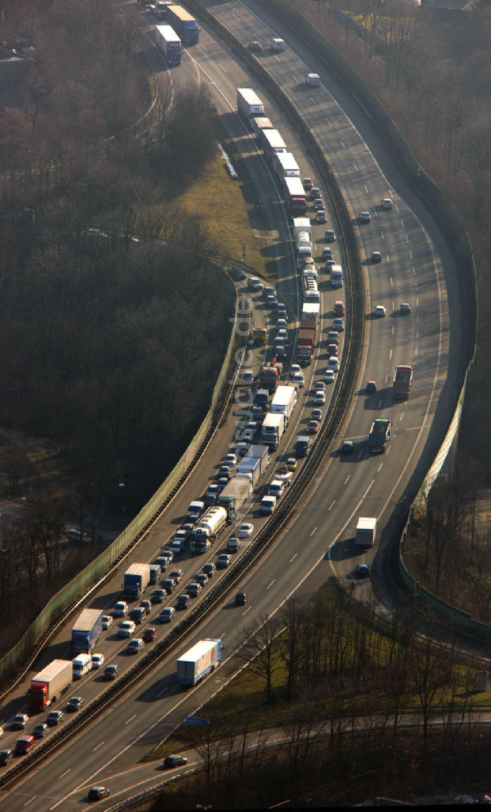 Bochum von oben - A43 Autobahn Stau Bochum in Nordrhein-Westfalen