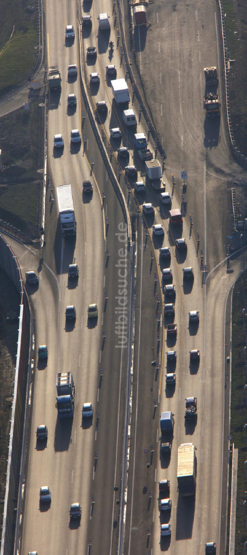 Bochum aus der Vogelperspektive: A40 B1 Autobahn Stau Bochum in Nordrhein-Westfalen