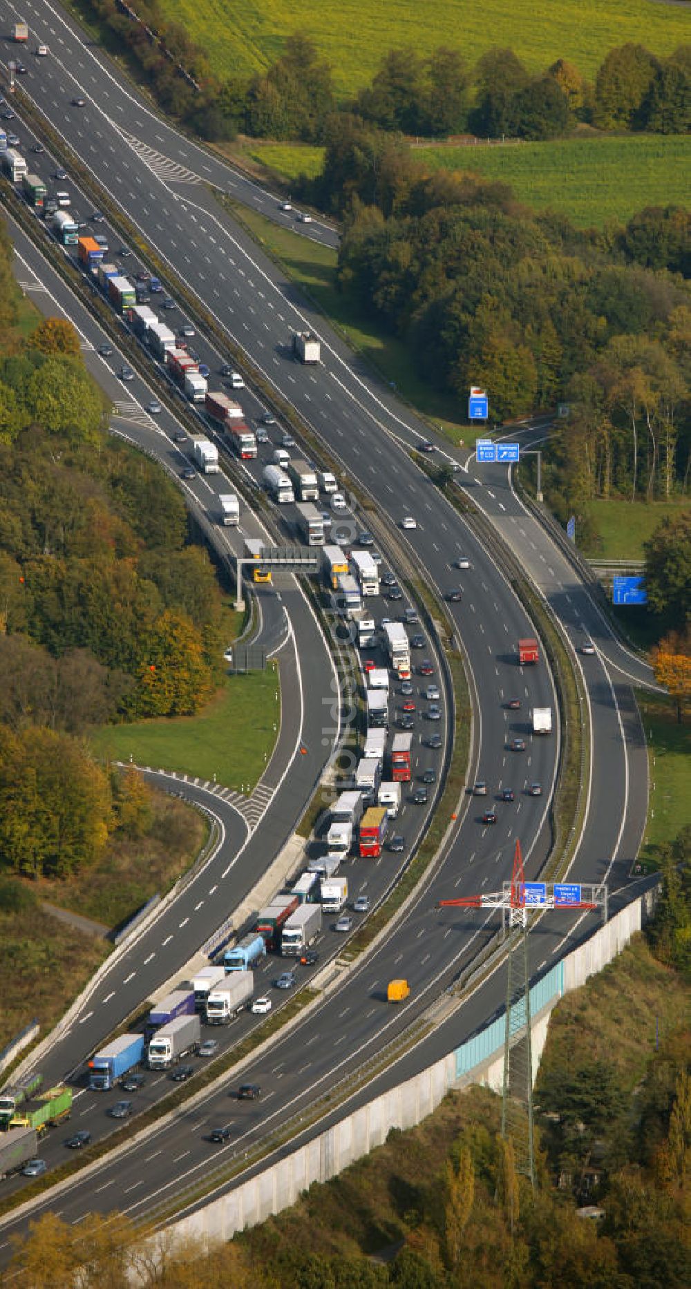 Hagen aus der Vogelperspektive: A1 Autobahn Stau Hagen in Nordrhein-Westfalen