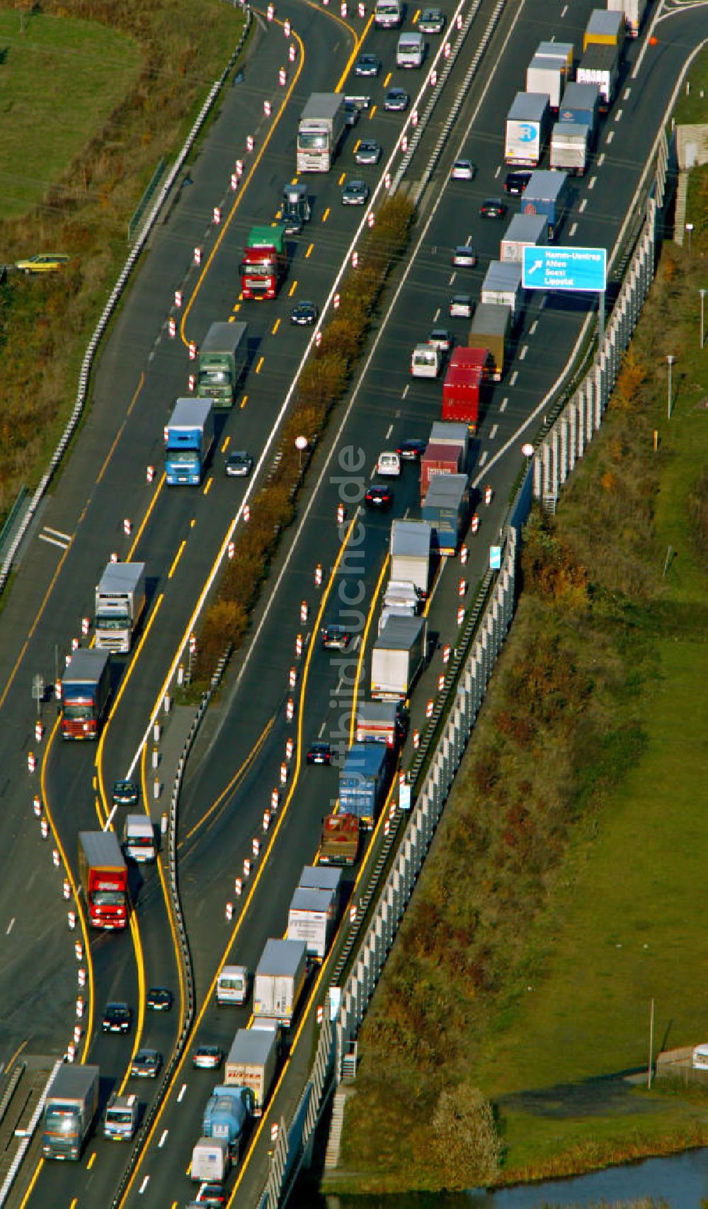 Hamm von oben - A2 Autobahn Stau Hamm in Nordrhein-Westfalen