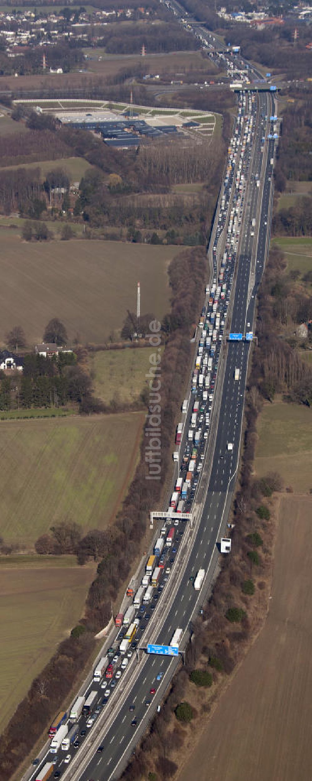 Holzwickede von oben - A1 Autobahn Stau Holzwickede in Nordrhein-Westfalen