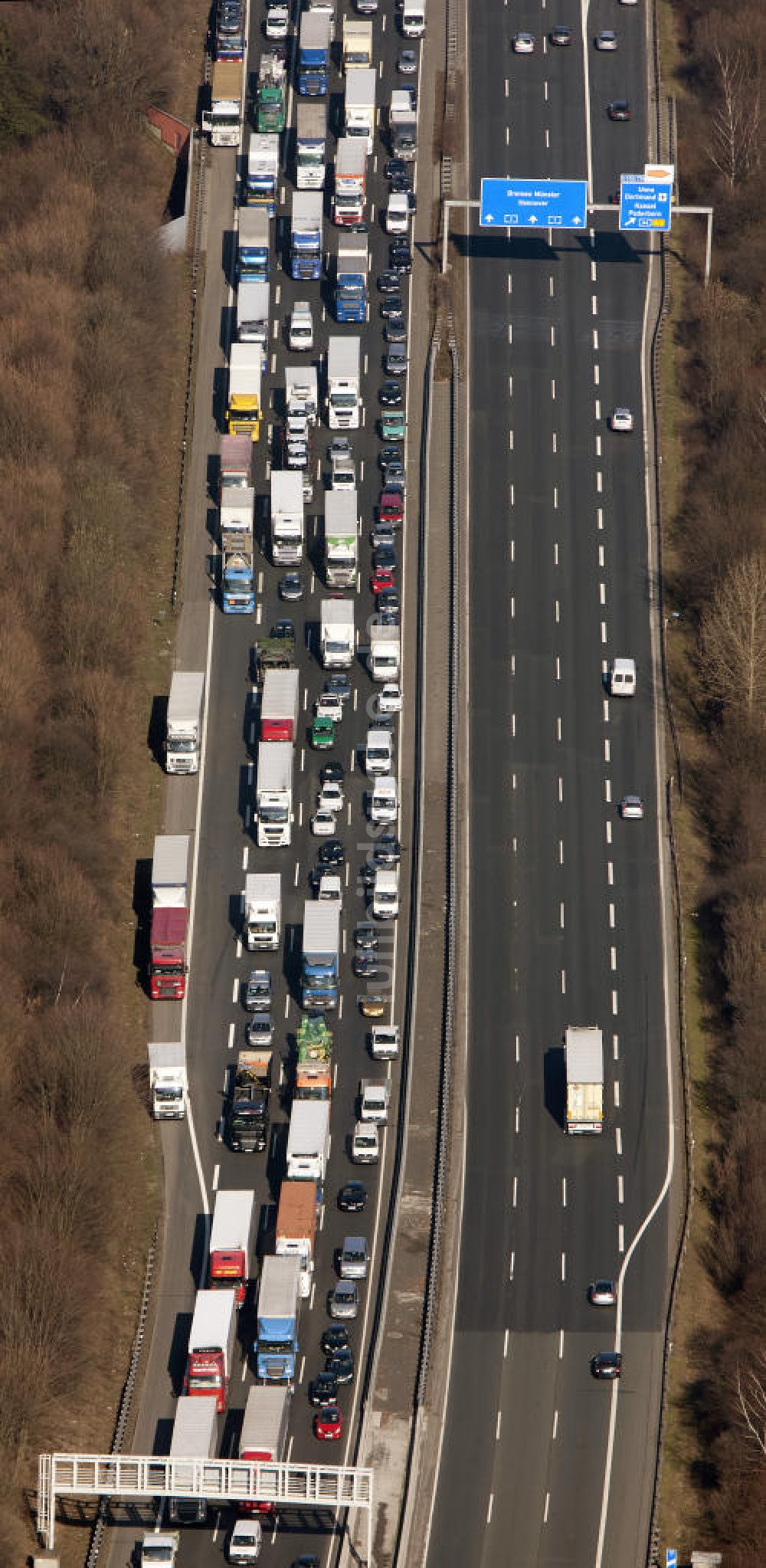 Luftbild Holzwickede - A1 Autobahn Stau Holzwickede in Nordrhein-Westfalen