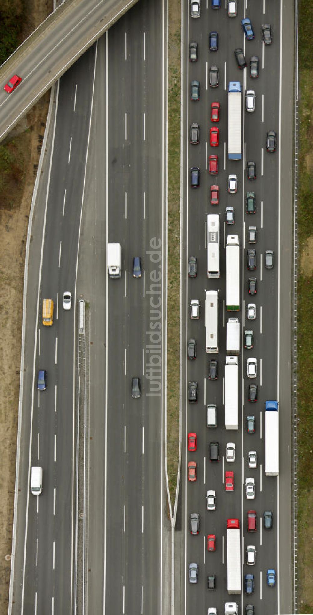 Kamen aus der Vogelperspektive: A1 A2 Autobahn Stau Kamen in Nordrhein-Westfalen