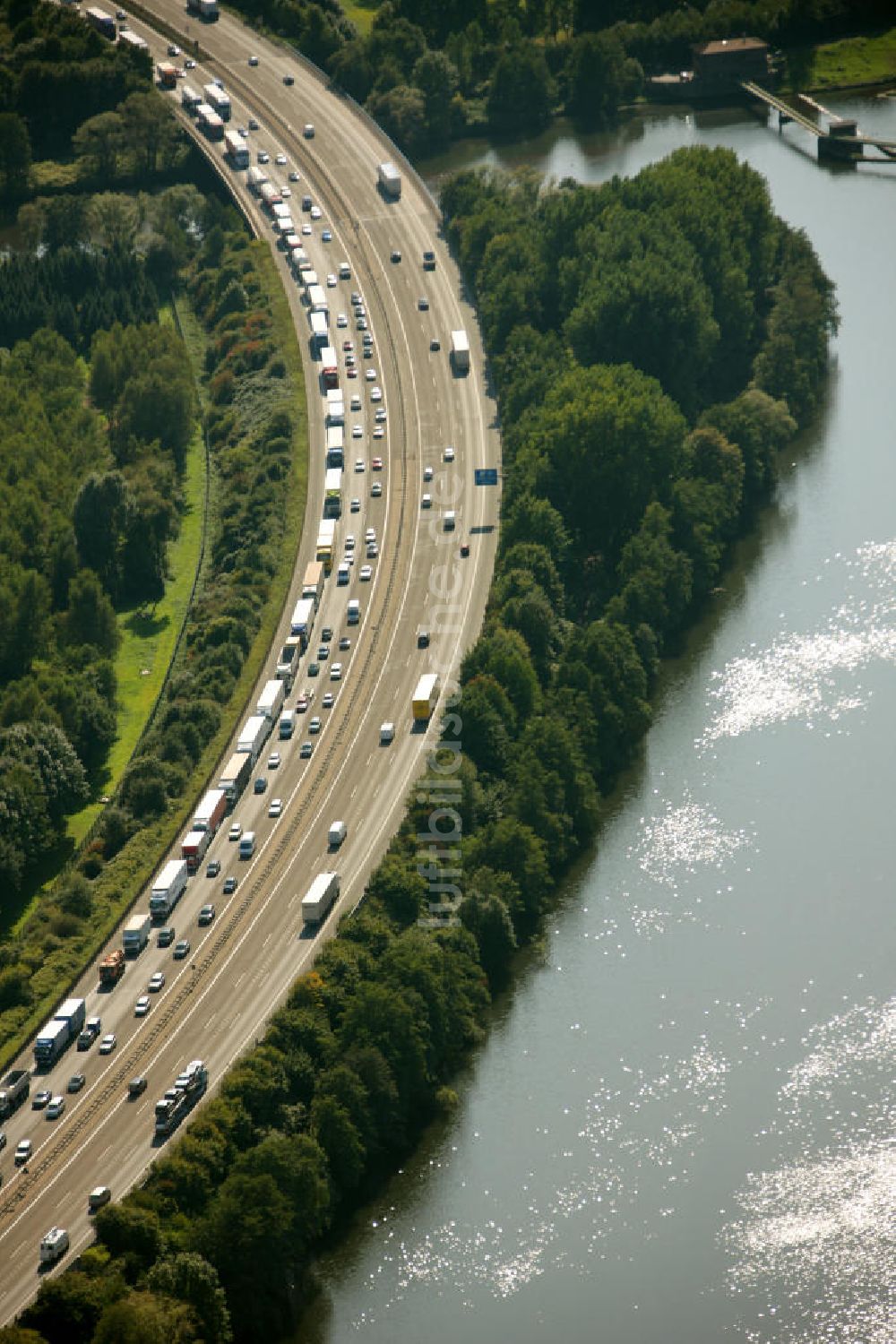 Lünen von oben - A1 Autobahn Stau Lünen in Nordrhein-Westfalen