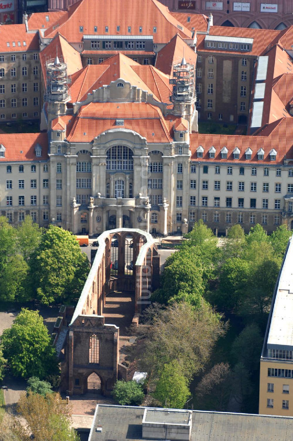 Berlin aus der Vogelperspektive: Abbey Church Franziskaner-Klosterkirche Klosterstrasse Berlin-Mitte