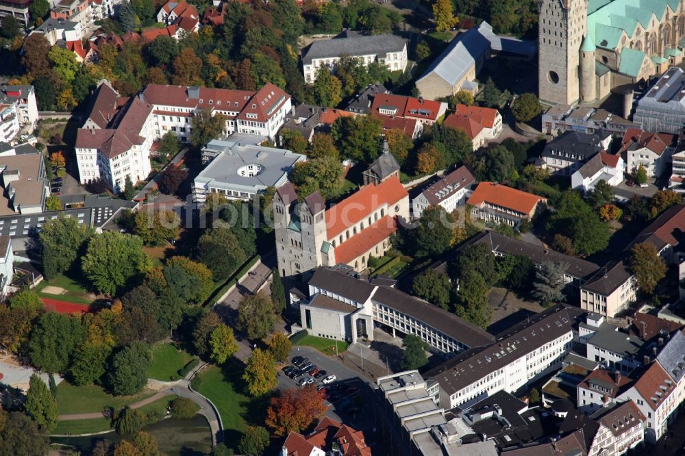 Paderborn aus der Vogelperspektive: Abdinghofkirche in Paderborn im Bundesland Nordrhein-Westfalen