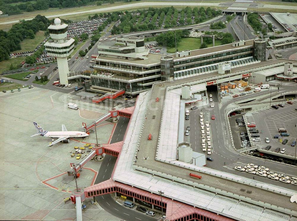 Luftaufnahme Berlin-Tegel - Abfertigung am Flughafen TXL.