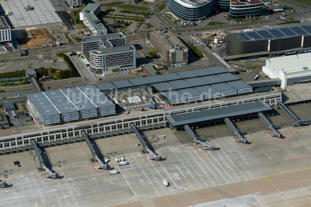 Luftaufnahme Stuttgart - Abfertigungs- Gebäude Und Terminals Auf Dem ...