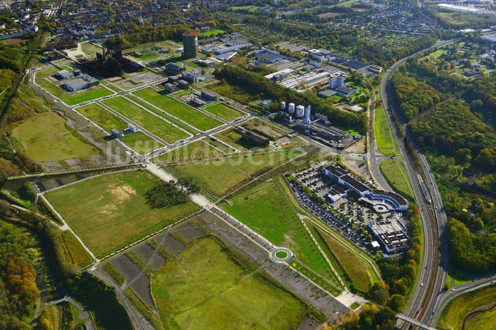 Dortmund aus der Vogelperspektive: Abfertigungs- Gebäude und Terminals auf dem Gelände des Flughafen in Dortmund im Bundesland Nordrhein-Westfalen