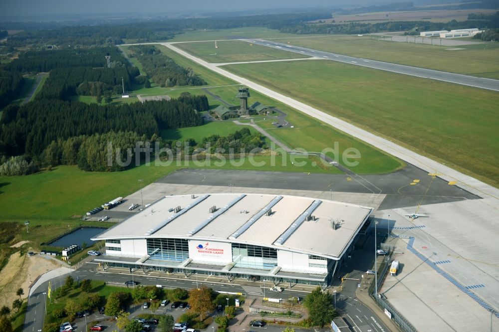 Luftbild Laage - Abfertigungs- Gebäude und Terminals auf dem Gelände des Flughafen in Laage im Bundesland Mecklenburg-Vorpommern, Deutschland