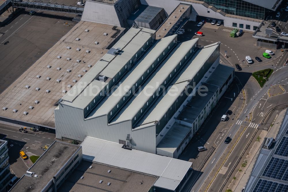 Luftbild Stuttgart - Abfertigungs- Gebäude und Terminals auf dem Gelände des Flughafen in Stuttgart im Bundesland Baden-Württemberg, Deutschland