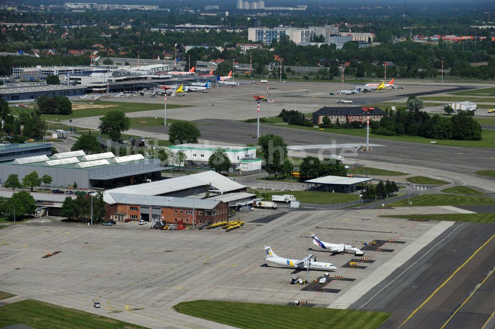 Luftbild Schönefeld - Abfertigungshalle am Flughafen Berlin-Schönefeld