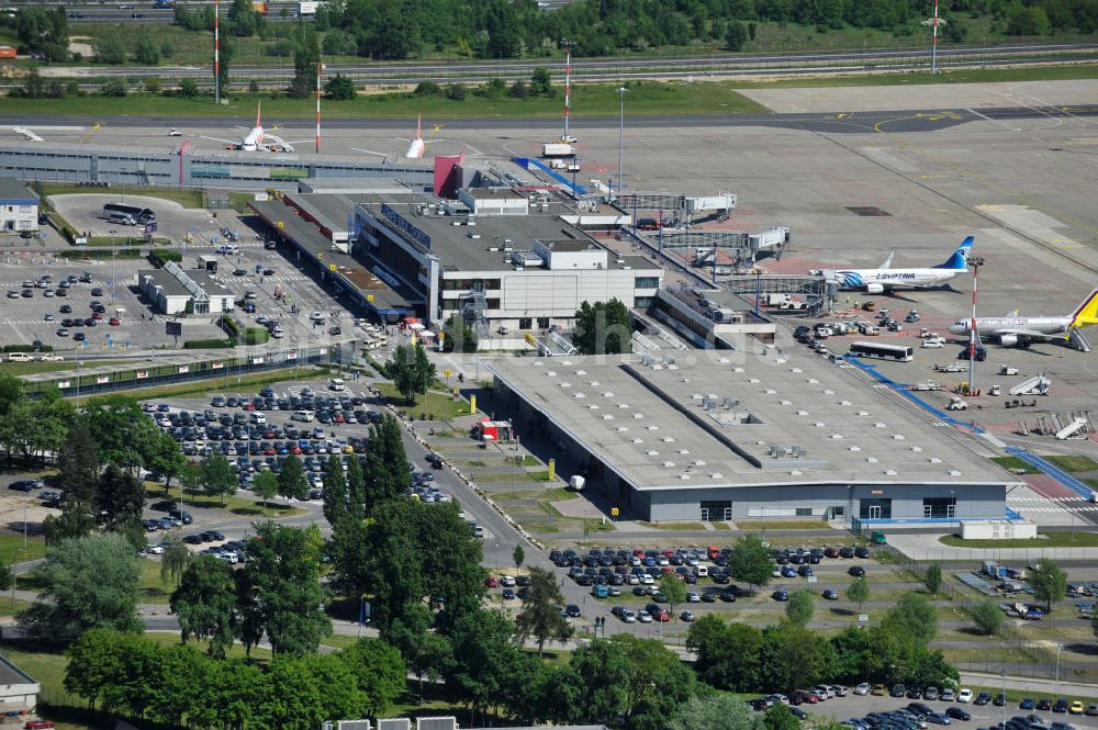 Luftaufnahme Schönefeld - Abfertigungshalle am Flughafen Berlin-Schönefeld