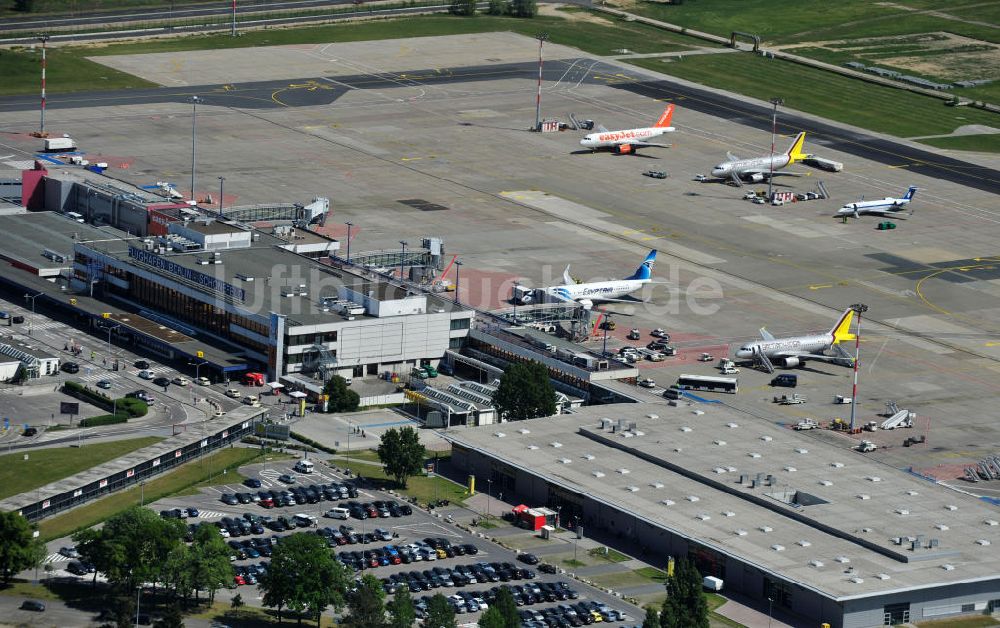 Luftaufnahme Schönefeld - Abfertigungshalle am Flughafen Berlin-Schönefeld