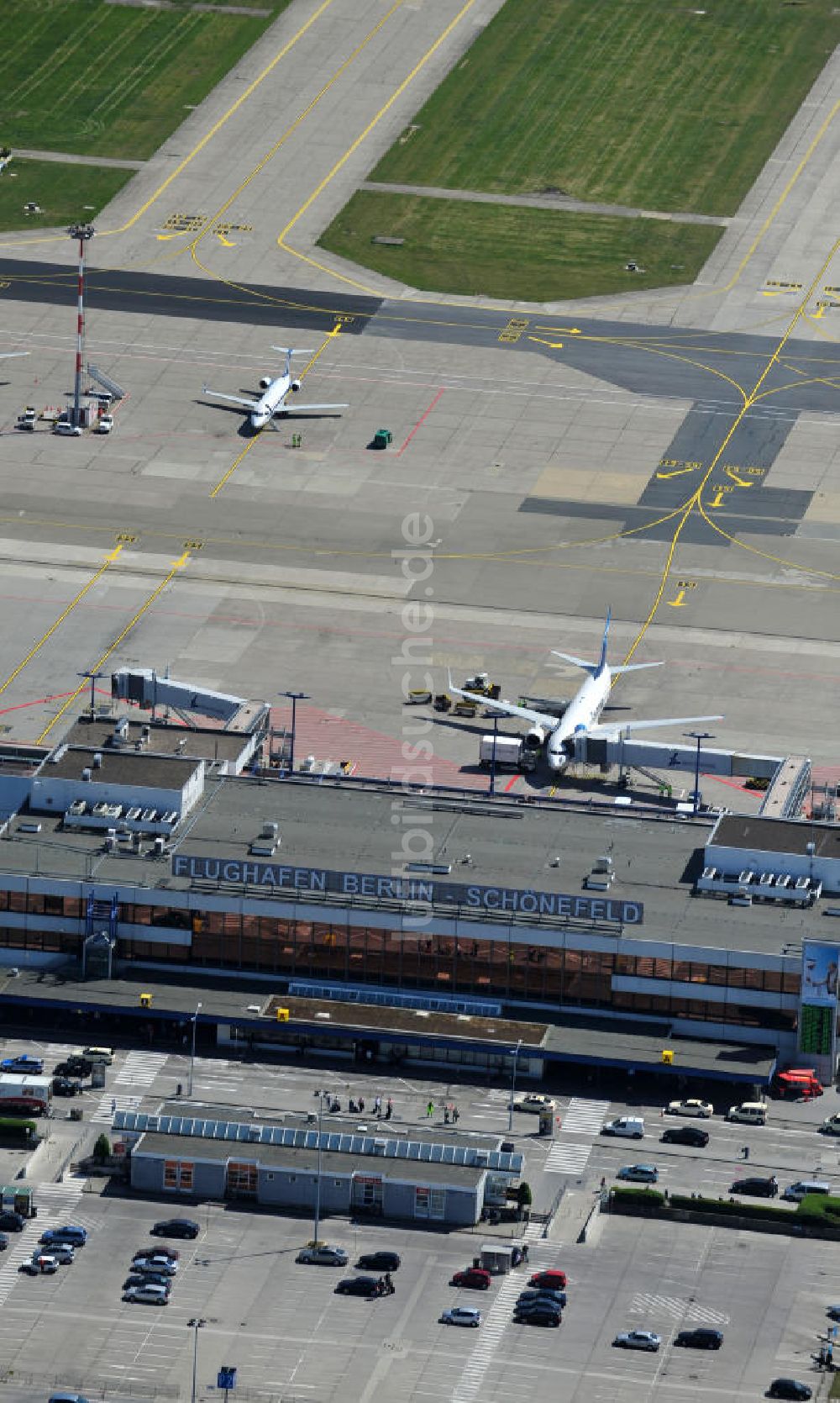 Luftbild Schönefeld - Abfertigungshalle am Flughafen Berlin-Schönefeld