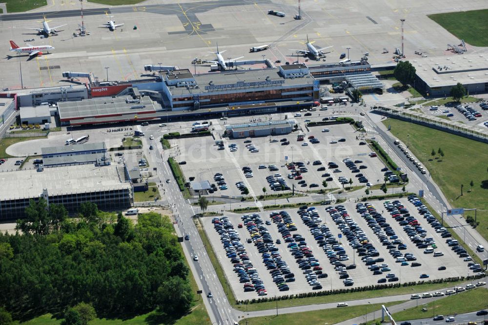 Luftbild Schönefeld - Abfertigungshalle am Flughafen Berlin-Schönefeld