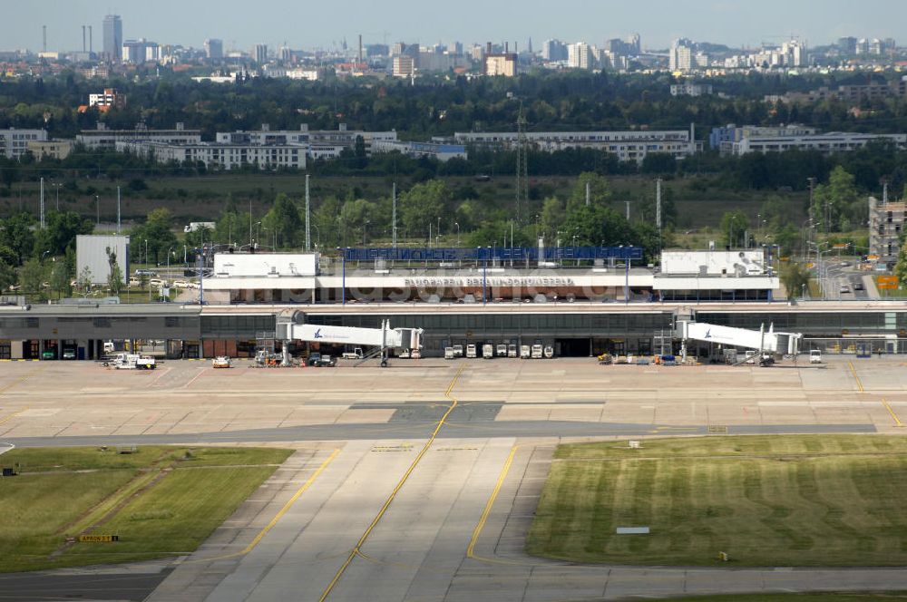 Luftaufnahme SCHÖNEFELD - Abfertigungshalle am Flughafen Berlin-Schönefeld