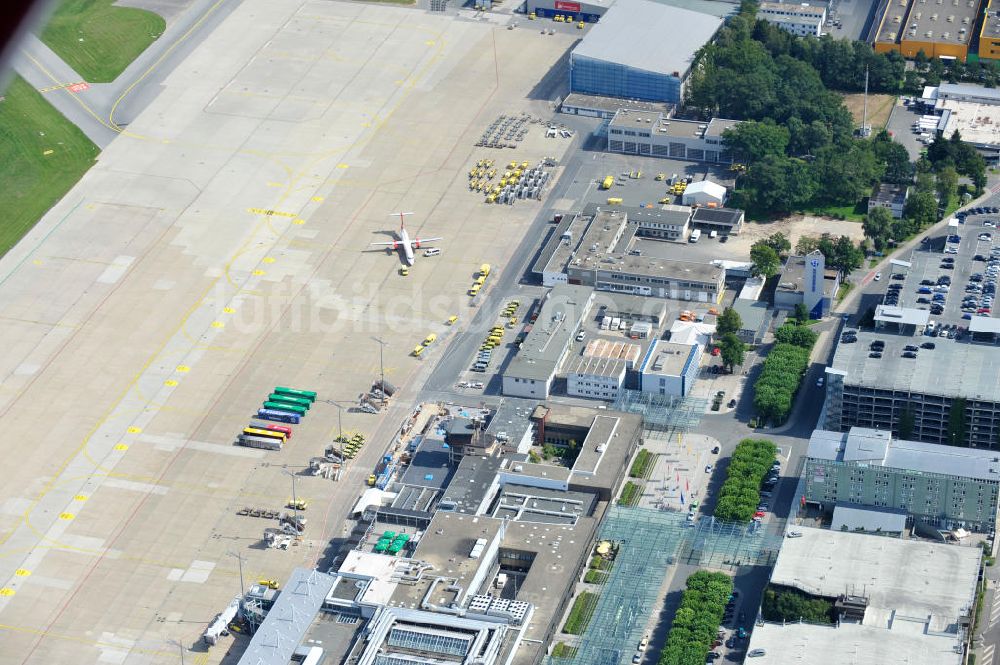 Nürnberg aus der Vogelperspektive: Abfertigungsterminals auf dem Flughafen Nürnberg