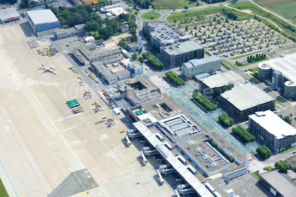 Nürnberg aus der Vogelperspektive: Abfertigungsterminals auf dem Flughafen Nürnberg