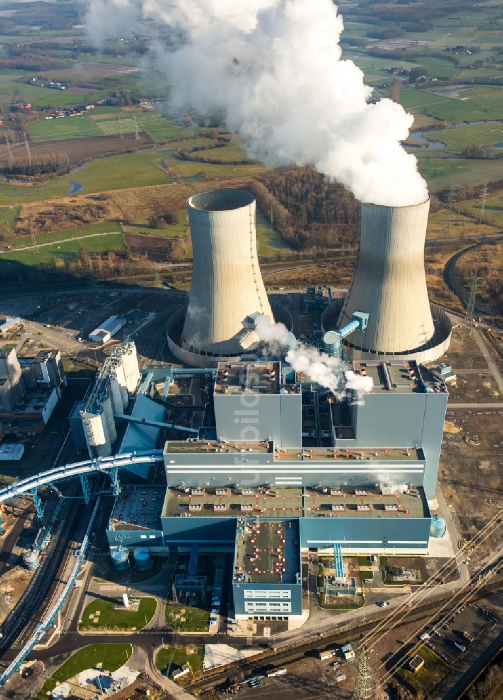 Luftbild Hamm - Abgaswolken des Kohlekraftwerk RWE-Power Gersteinwerk in Hamm im Bundesland Nordrhein-Westfalen