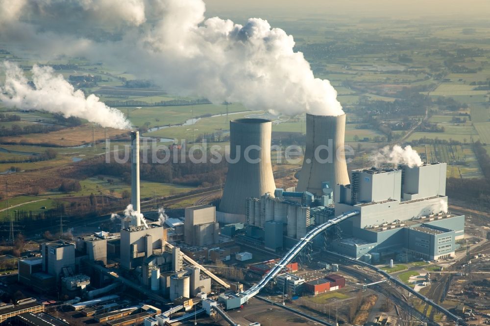 Hamm aus der Vogelperspektive: Abgaswolken des Kohlekraftwerk RWE-Power Gersteinwerk in Hamm im Bundesland Nordrhein-Westfalen