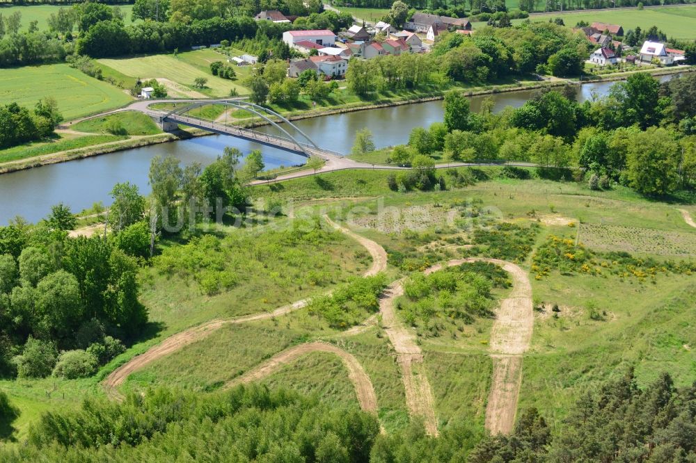 Kade OT Kader Schleuse von oben - Ablagerungsfläche an der Kader-Brücke über dem Elbe-Havel-Kanal im Bundesland Sachsen-Anhalt