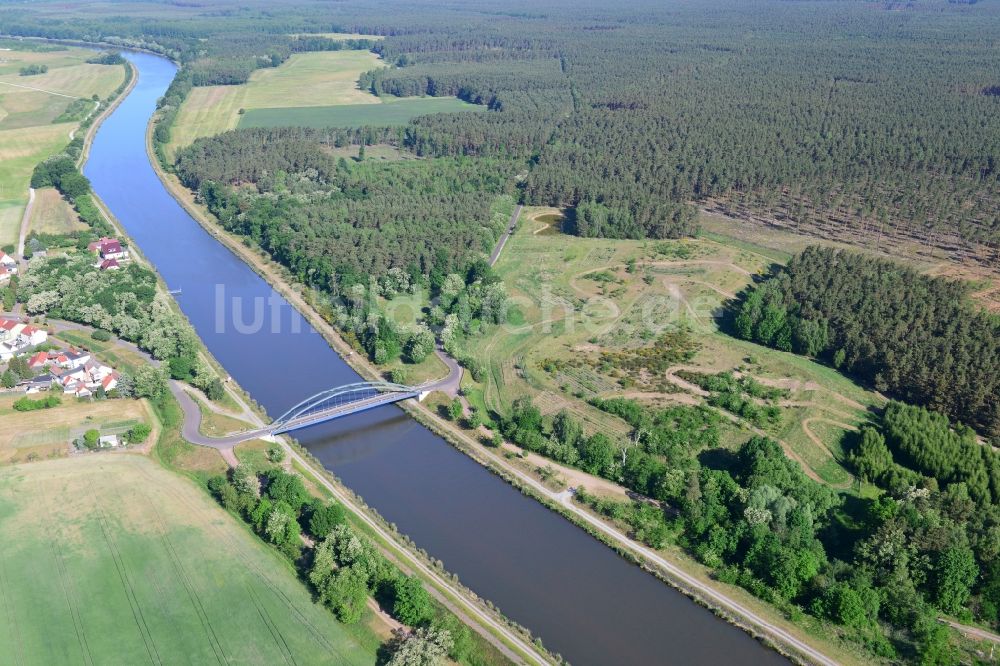 Luftbild Kade - Ablagerungsfläche an der Kader-Brücke über dem Elbe-Havel-Kanal im Bundesland Sachsen-Anhalt