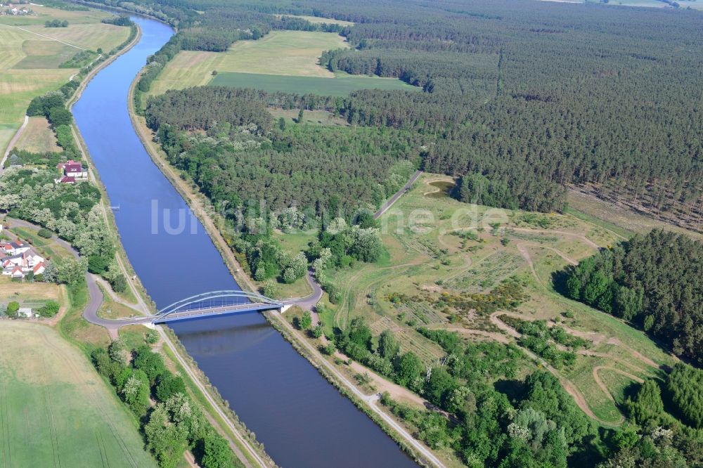 Luftaufnahme Kade - Ablagerungsfläche an der Kader-Brücke über dem Elbe-Havel-Kanal im Bundesland Sachsen-Anhalt