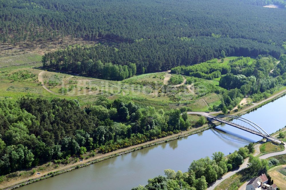 Luftbild Kade - Ablagerungsfläche an der Kader-Brücke über dem Elbe-Havel-Kanal im Bundesland Sachsen-Anhalt