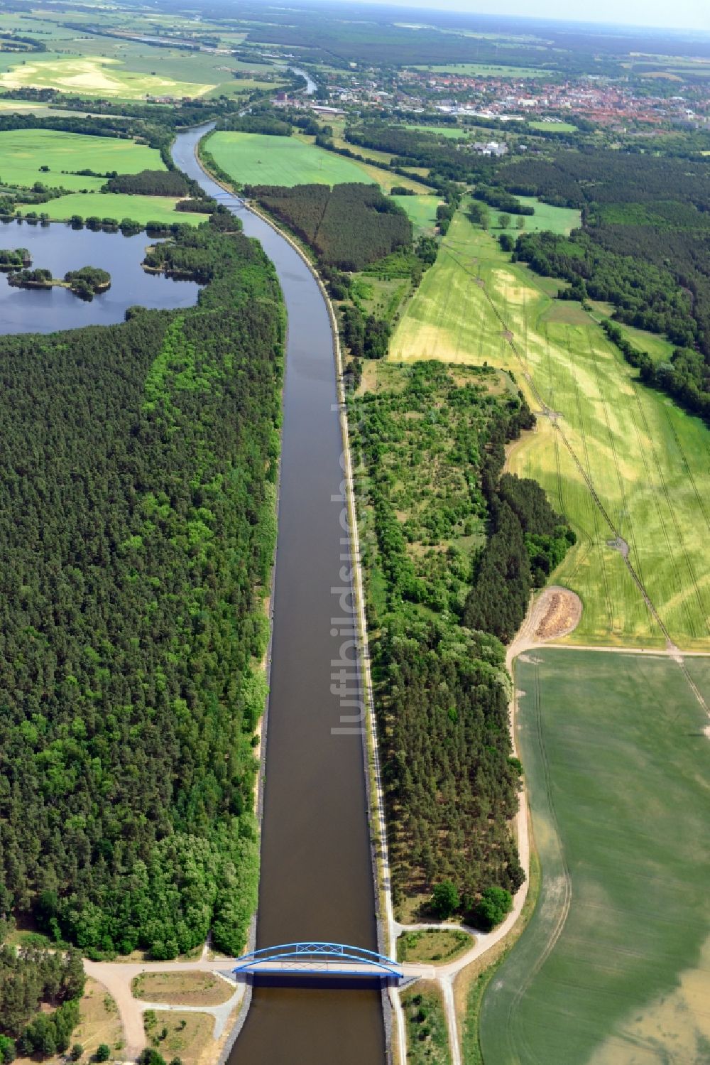 Niegripp von oben - Ablagerungsfläche nahe der Feldwegbrücke Niegripp-Detershagen über dem Elbe-Havel-Kanal im Bundesland Sachsen-Anhalt