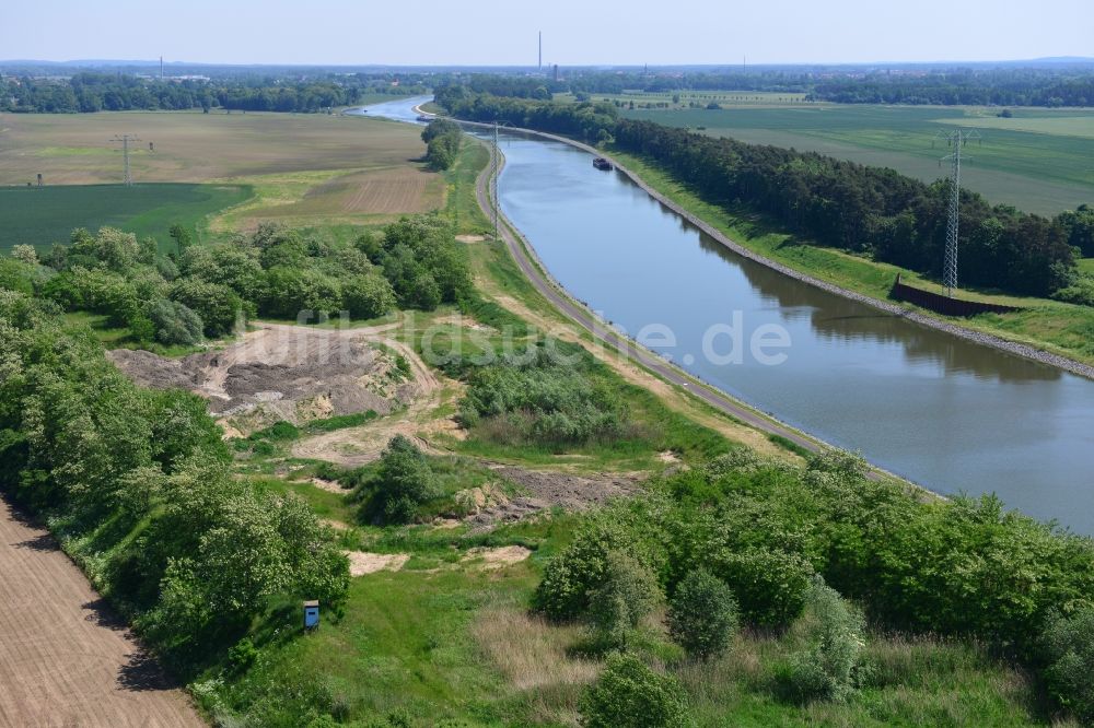 Parchau aus der Vogelperspektive: Ablagerungsfläche am Ufer des Elbe-Havel-Kanal bei Parchau im Bundesland Sachsen-Anhalt