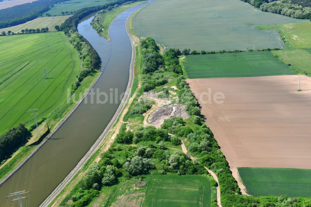 Parchau aus der Vogelperspektive: Ablagerungsfläche am Ufer des Elbe-Havel-Kanal bei Parchau im Bundesland Sachsen-Anhalt