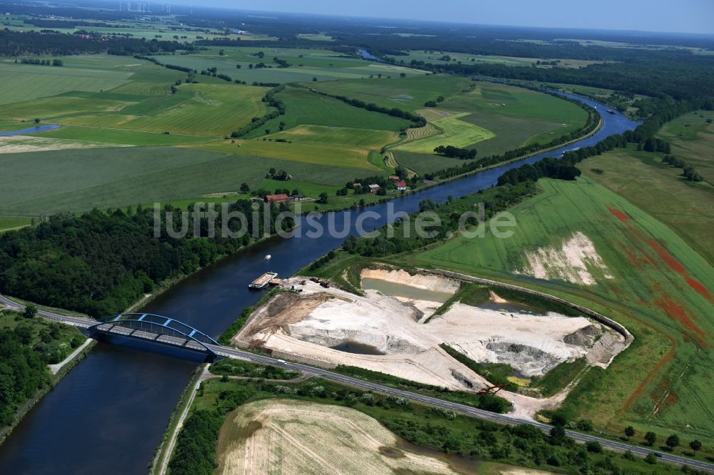 Parchau aus der Vogelperspektive: Ablagerungsfläche am Ufer des Elbe-Havel-Kanal bei Parchau im Bundesland Sachsen-Anhalt