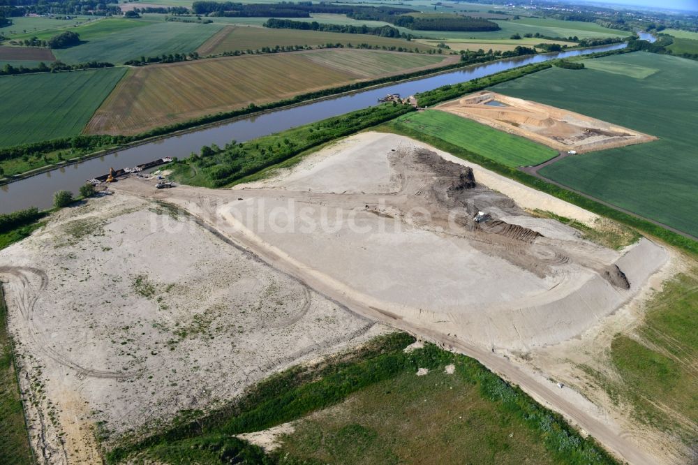 Luftaufnahme Nielebock-Seedorf - Ablagerungsflächen an der Betriebswegbrücke Fiener Hauptvorfluter amElbe-Havel-Kanal bei Nielebock-Seedorf im Bundesland Sachsen-Anhalt