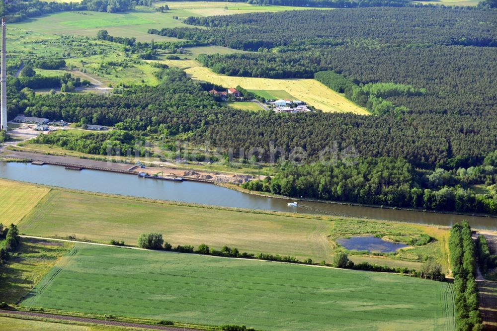 Genthin aus der Vogelperspektive: Ablagerungsflächen an der Betriebswegbrücke Fiener Hauptvorfluter am Elbe-Havel-Kanal in Genthin im Bundesland Sachsen-Anhalt