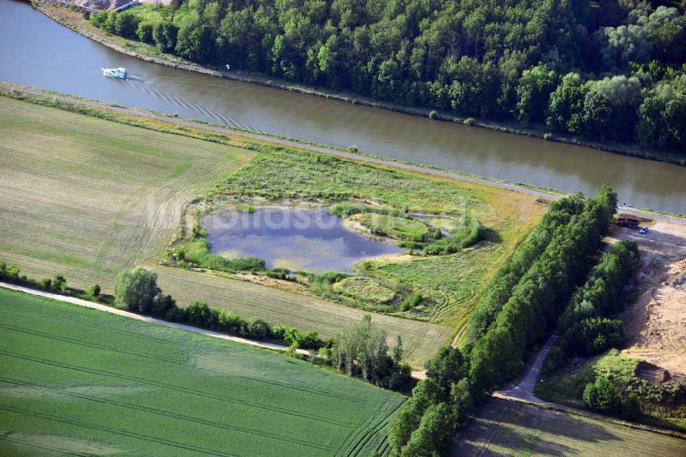 Luftbild Genthin - Ablagerungsflächen an der Betriebswegbrücke Fiener Hauptvorfluter am Elbe-Havel-Kanal in Genthin im Bundesland Sachsen-Anhalt