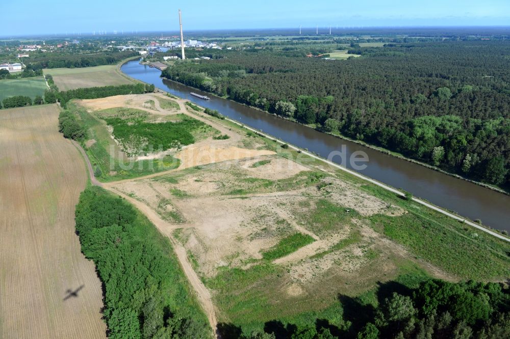 Luftbild Genthin - Ablagerungsflächen an der Betriebswegbrücke Fiener Hauptvorfluter am Elbe-Havel-Kanal in Genthin im Bundesland Sachsen-Anhalt