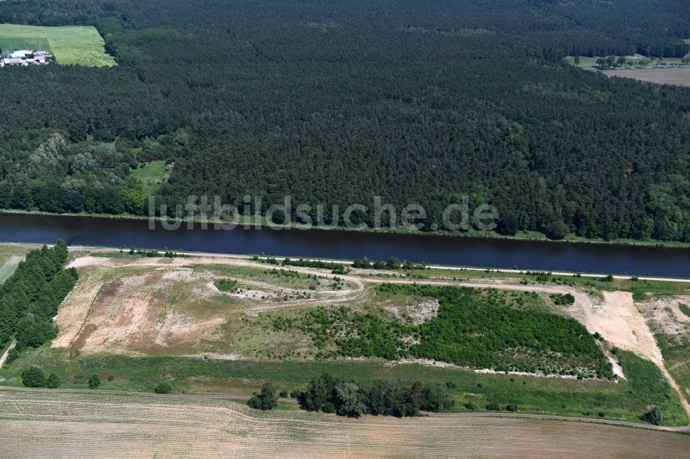 Genthin aus der Vogelperspektive: Ablagerungsflächen an der Betriebswegbrücke Fiener Hauptvorfluter am Elbe-Havel-Kanal in Genthin im Bundesland Sachsen-Anhalt