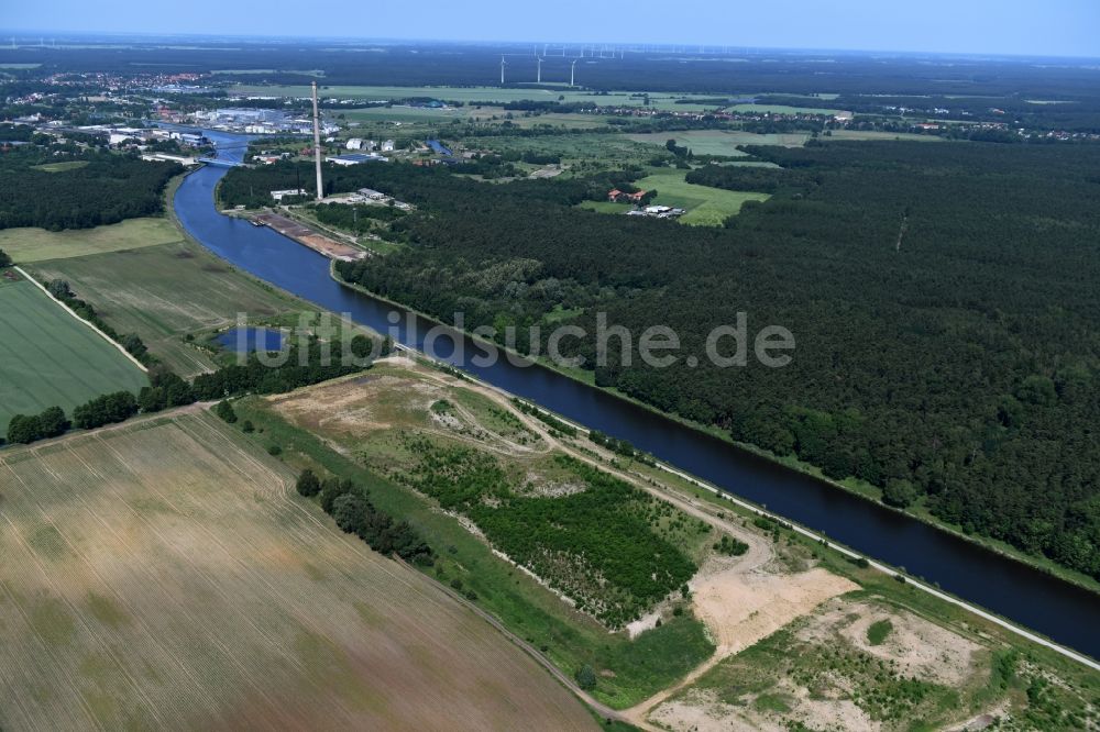 Luftbild Genthin - Ablagerungsflächen an der Betriebswegbrücke Fiener Hauptvorfluter am Elbe-Havel-Kanal in Genthin im Bundesland Sachsen-Anhalt