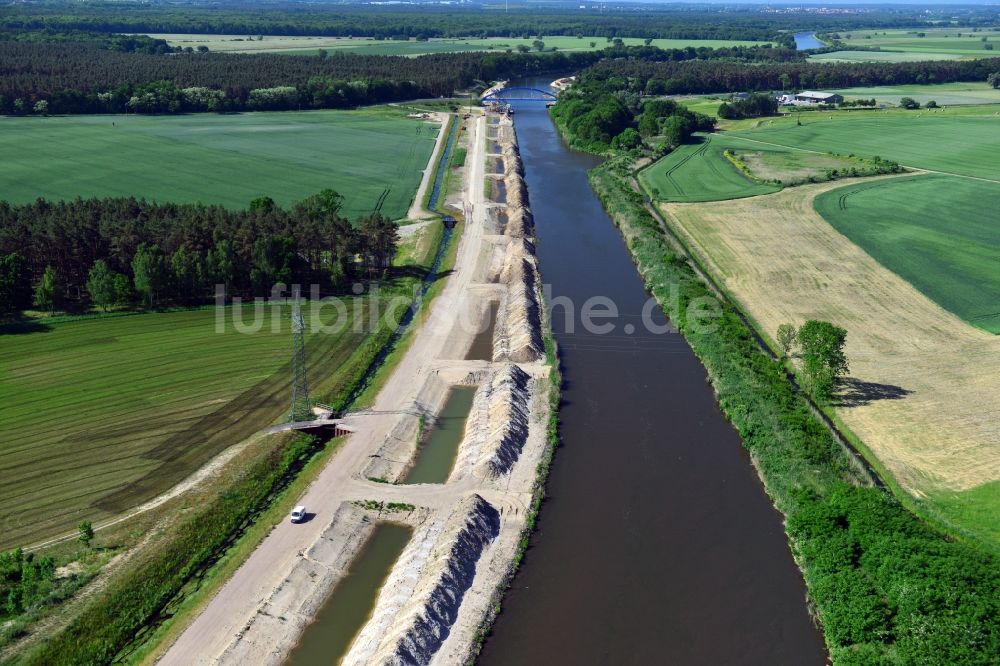 Elbe-Parey von oben - Ablagerungsflächen am Ufer des Elbe-Havel-Kanals bei Ihleburg im Bundesland Sachsen-Anhalt