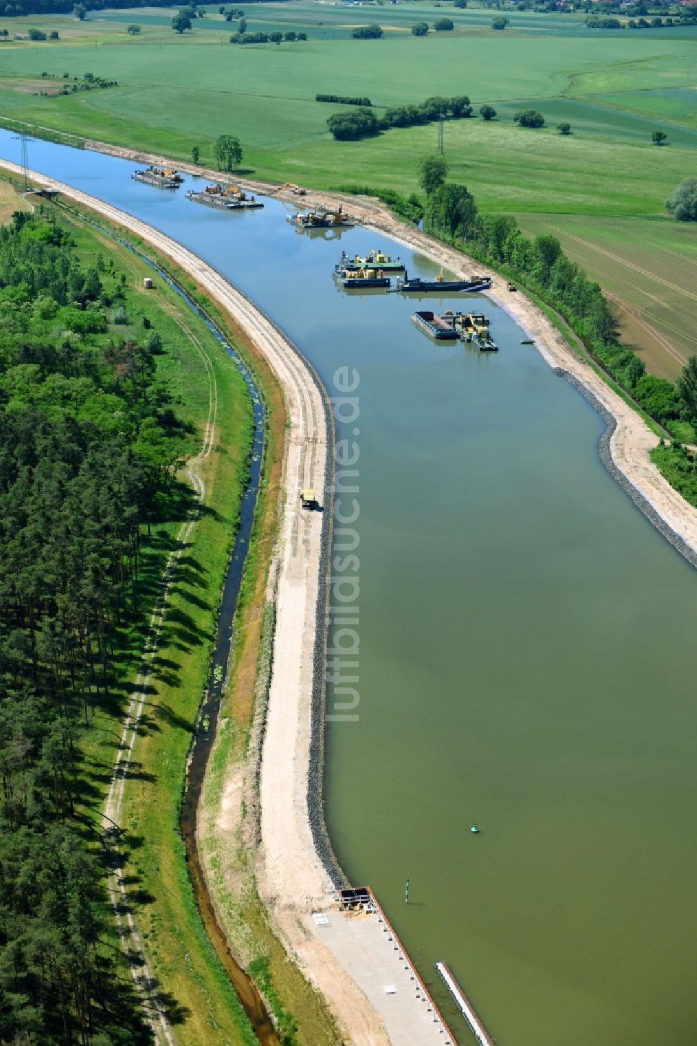 Ihleburg aus der Vogelperspektive: Ablagerungsflächen am Ufer des Elbe-Havel-Kanals bei Ihleburg im Bundesland Sachsen-Anhalt