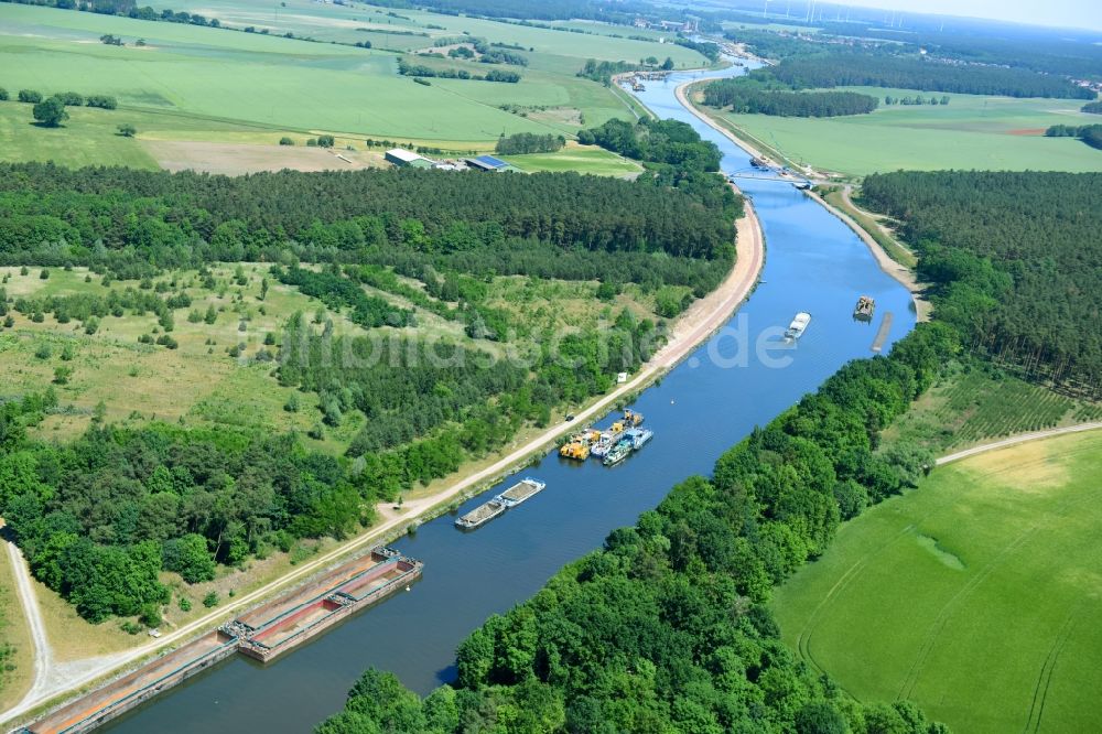 Ihleburg aus der Vogelperspektive: Ablagerungsflächen am Ufer des Elbe-Havel-Kanals bei Ihleburg im Bundesland Sachsen-Anhalt