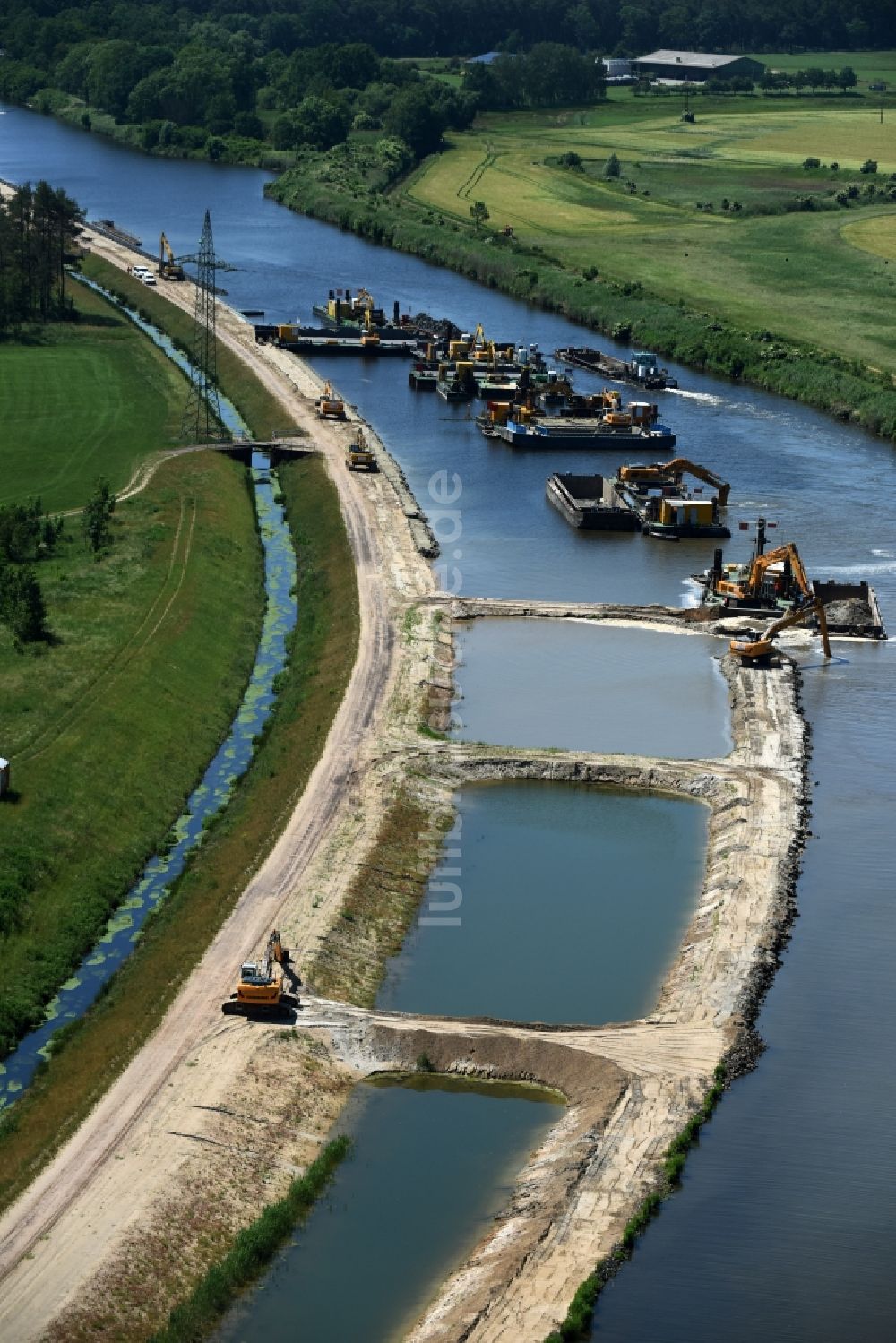 Luftbild Elbe-Parey - Ablagerungsflächen am Ufer des Elbe-Havel-Kanals zwischen der Ihleburger Brücke und der Schleuse Zerben im Bundesland Sachsen-Anhalt