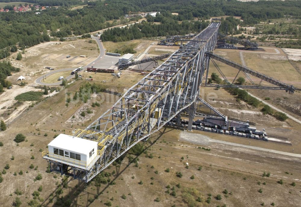 Lichterfeld von oben - Abraumförderbrücke F60 im Besucherbergwerk des ehemaligen Braunkohlerevier der Lausitz. bei Lichterfeld im Bundesland Brandenburg