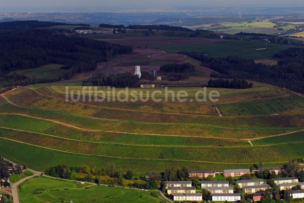 Bad Schlema aus der Vogelperspektive: Abraumhalden des ehemaligen Uranbergbaus in Bad Schlema