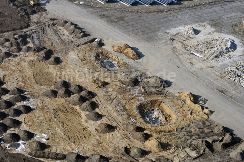 Luftbild Werneuchen - Abriß, Abbruch- und Entsiegelungs- Arbeiten an den Betonflächen der ehemaligen Abstellflächen und Rollfelder des Flugplatz in Werneuchen im Bundesland Brandenburg