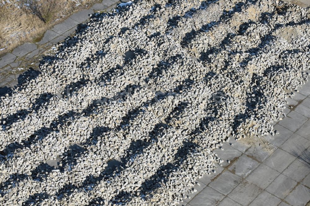 Luftaufnahme Werneuchen - Abriß, Abbruch- und Entsiegelungs- Arbeiten an den Betonflächen der ehemaligen Abstellflächen und Rollfelder des Flugplatz in Werneuchen im Bundesland Brandenburg