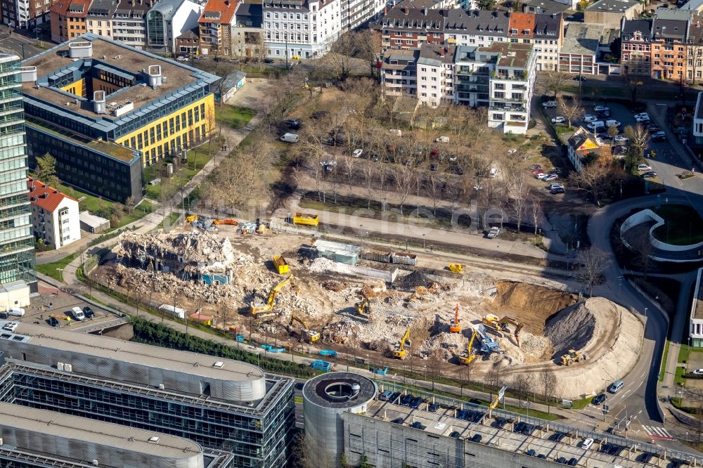 Luftbild Düsseldorf - Abriß, Abbruch- und Entsiegelungs- Arbeiten an den Betonflächen des ehemaligen Geschäftshaus an der Völklinger Straße in Düsseldorf im Bundesland Nordrhein-Westfalen, Deutschland