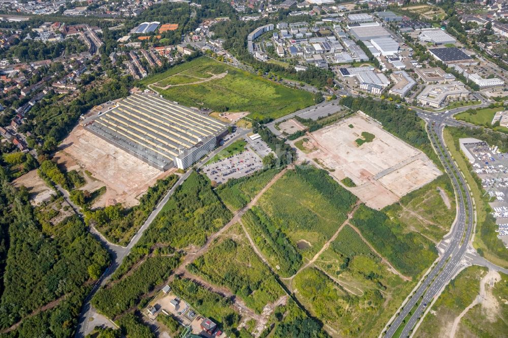 Essen von oben - Abriß, Abbruch- und Entsiegelungs- Arbeiten an den Betonflächen auf dem Gebiet des Kruppgürtels entlang der Helenenstraße in Essen im Bundesland Nordrhein-Westfalen, Deutschland